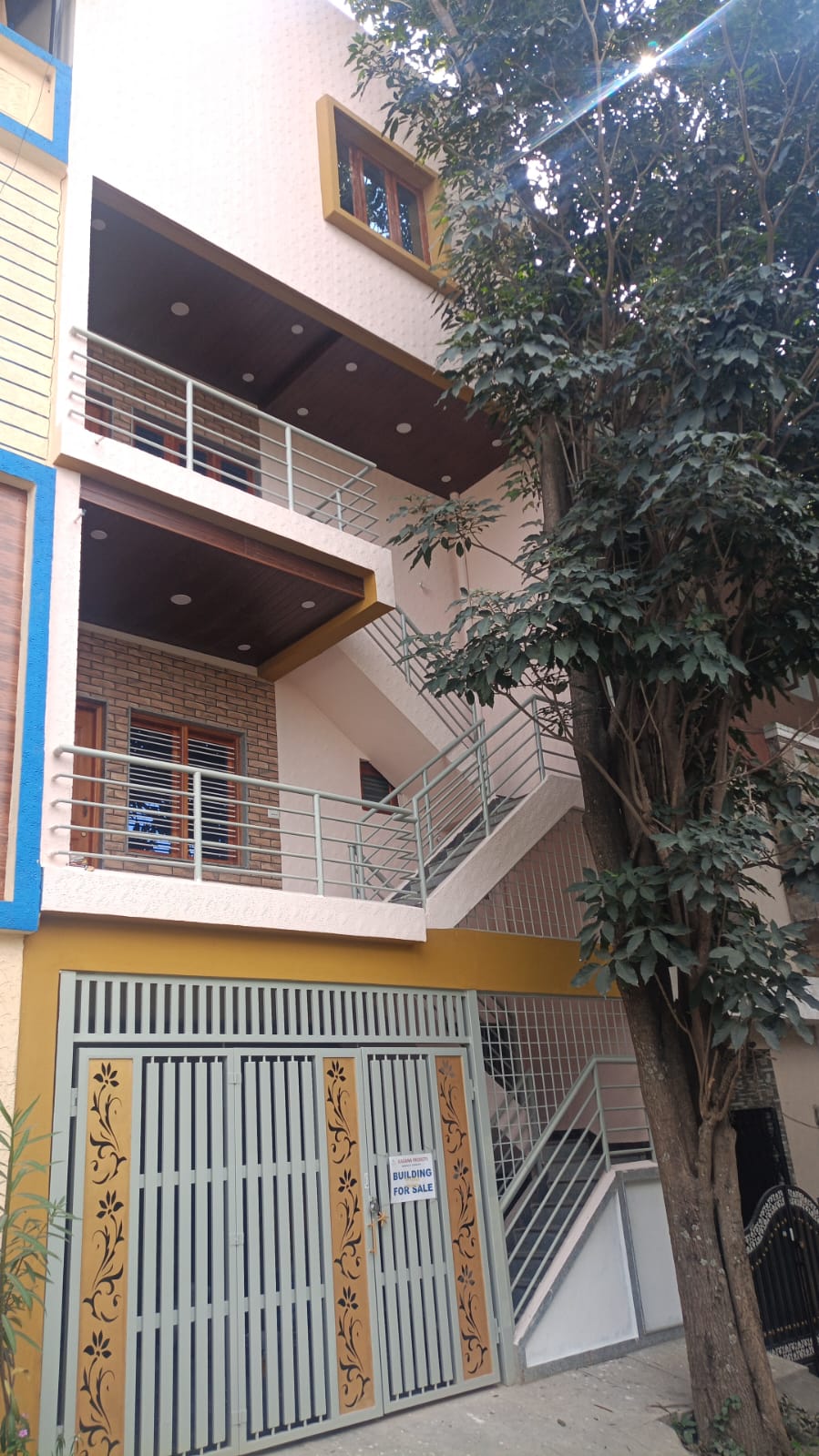 Multiunit Building for Sale